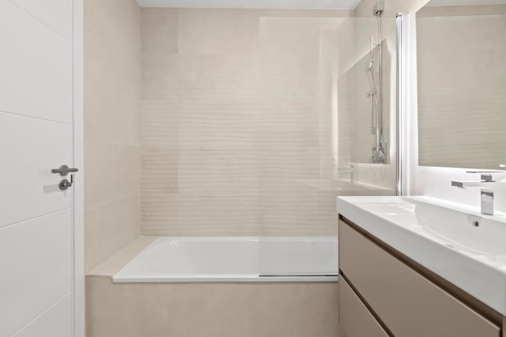 Luxury 2 Bedroom Apartment Walk To Beach Rdr423 Marbellac Extérieur photo